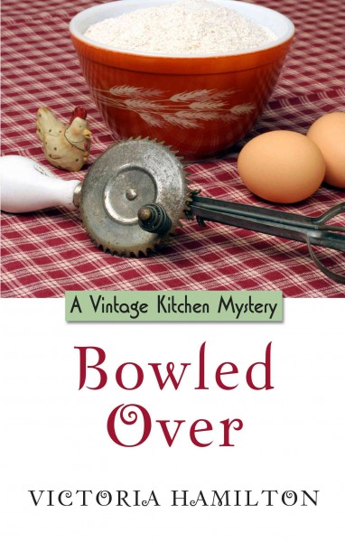Bowled over : a vintage kitchen mystery / Victoria Hamilton.